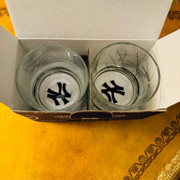 MLB New York Yankees Baseball Ballpark Map Rocks Whiskey Glasses Set of 2 NEW - Picture 11 of 16